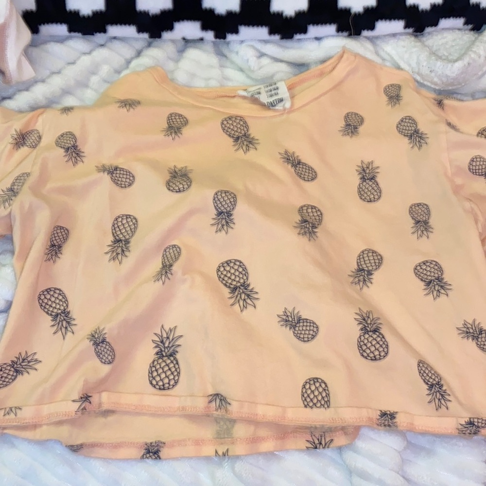 Super cute pineapple tee✨✨